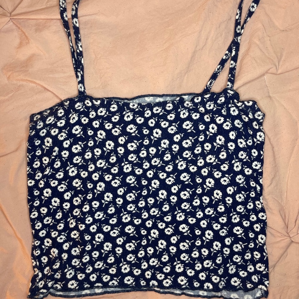 tank w ruffled hem